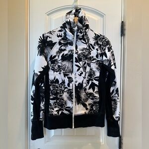 Lululemon Zip Up size 6 Black/White Floral Print
